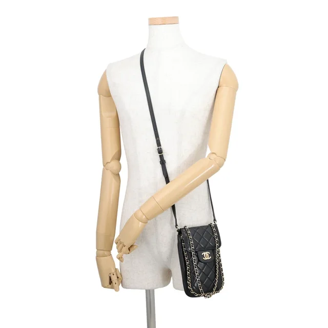 Chanel Matelasse phone case Black Lambskin in Black Lambskin from GALLERY RARE, photo 5 of 17