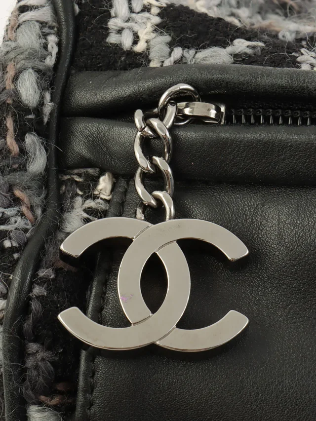 Chanel Around 2014 Leather Tweed Combo One-Shoulder Bag Black/Multi in Black Tweed from VINTAGE QOO TOKYO, photo 7 of 15