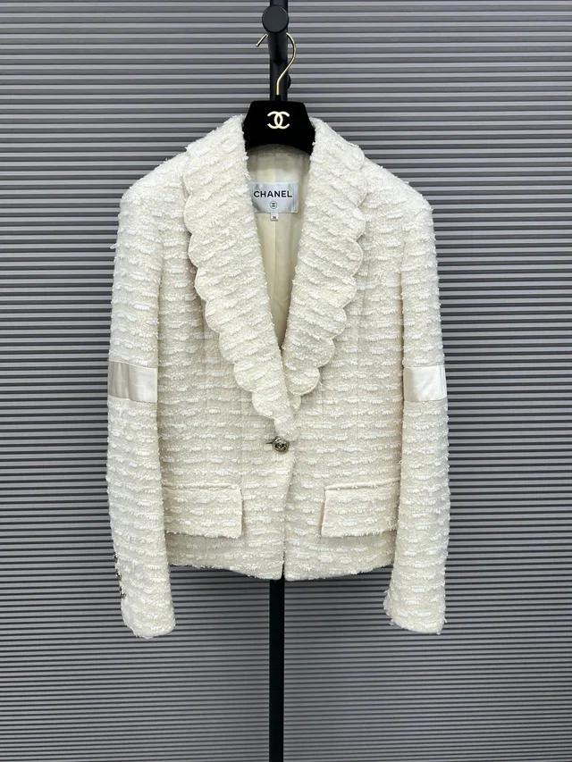 Chanel 2020k Cream Tweed Jacket in White Tweed from Luxury Promise