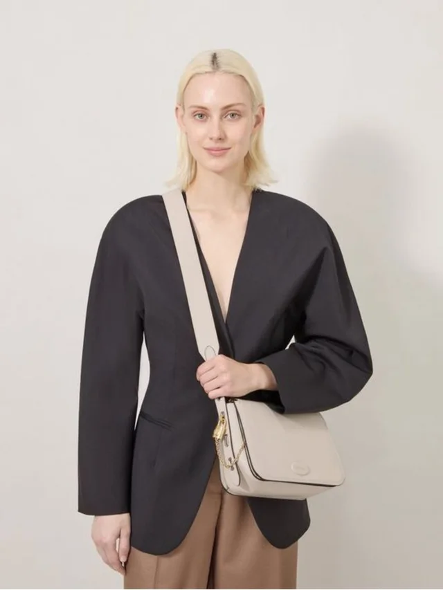 Mulberry Billie Chalk Small Classic Grain Leather Crossbody Bag Gold Hardware in gold Leather from Poshmark, photo 4 of 6