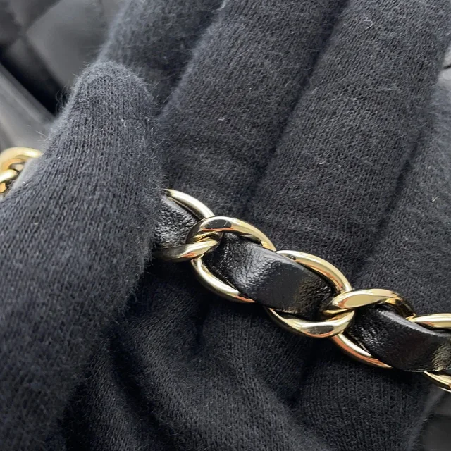 Chanel Matelasse BlackA69900 Lambskin Size Mini in Lambskin from GALLERY RARE, photo 17 of 20