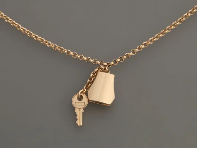 Hermès 18K Rose Gold Kelly Clochette Bracelet in Pink from Ann's Fabulous Finds, photo 2 of 6