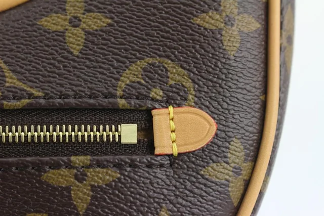 Louis Vuitton Rare Monogram Loop Chain Hobo Crossbody Croissant Bag in Canvas from Bagriculture