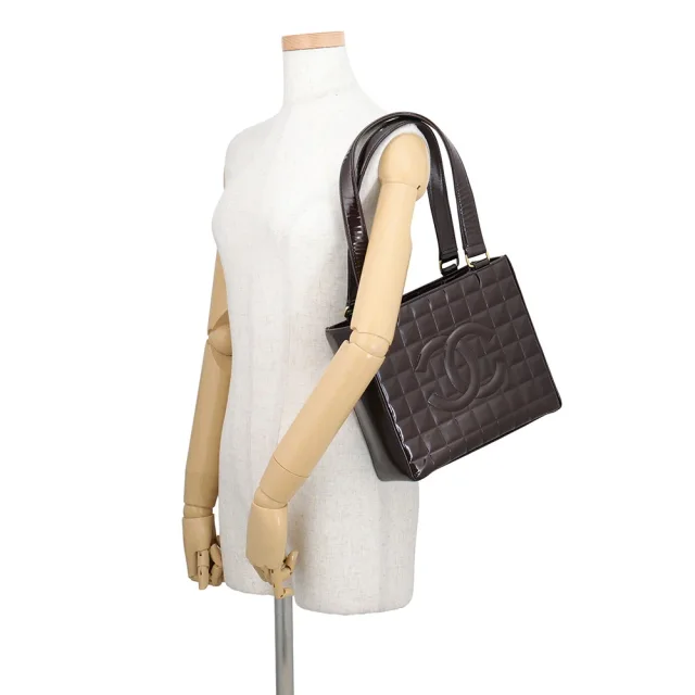 Chanel CC Logo Chocolate Bar tote Brown Patent Leather in Brown Patent leather from GALLERY RARE, photo 5 of 17
