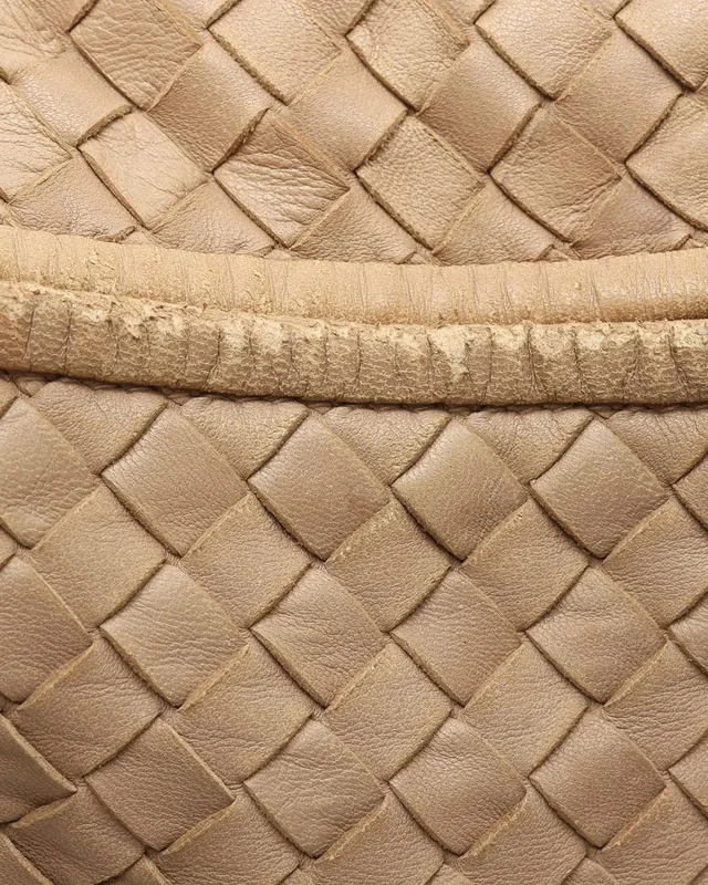 Bottega Veneta Small Intrecciato Hobo Bag in Woven leather from A Retro Tale, photo 6 of 10