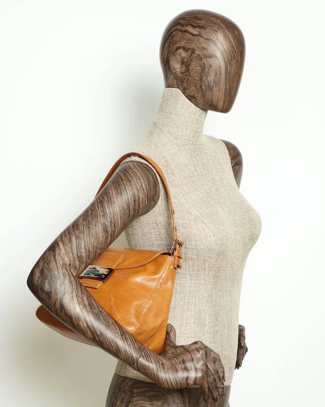 Fendi Mamma Baguette Shoulder Bag in Leather from A Retro Tale, photo 11 of 12
