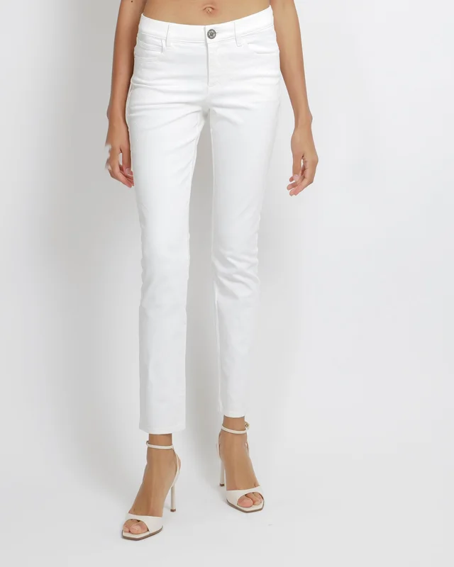 Chanel White Straight-Leg Jeans with Diamond Pattern and Silver CC Logo Button Size FR 36 (UK 8) in White from Sellier, photo 2 of 2