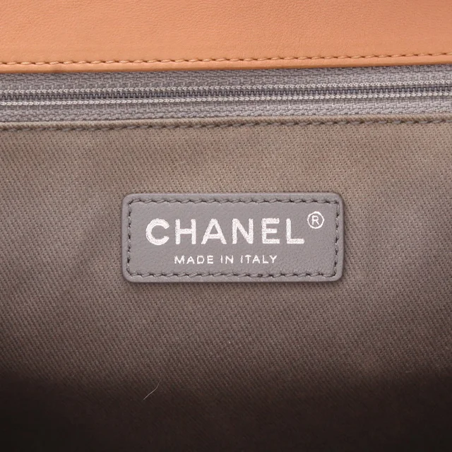 Chanel Boy handbag, large size in Beige Leather from Collector Square, photo 4 of 5
