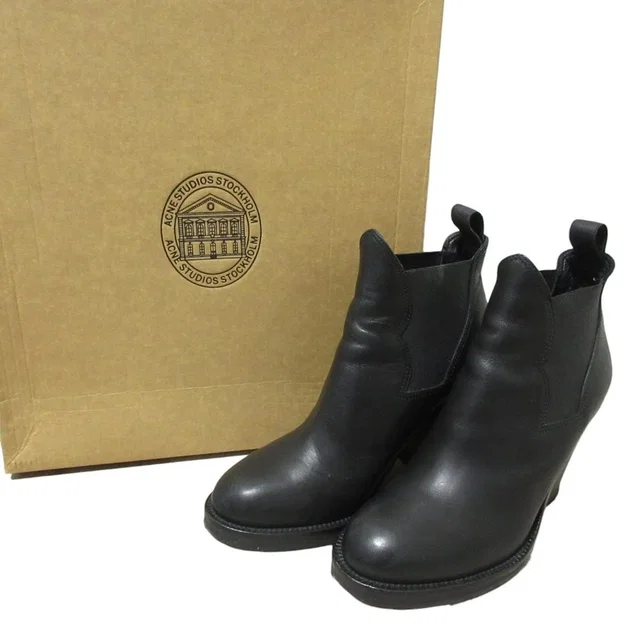 Acne Studios STAR Leather Chelsea Boots in Leather from LuxUness