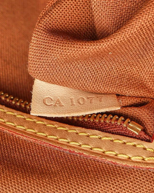 Louis Vuitton Monogram Batignolles Horizontal Tote Bag in Coated canvas from A Retro Tale, photo 8 of 9