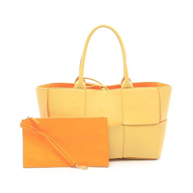 Bottega Veneta Small Arco Leather Tote Bag in Leather from LuxUness