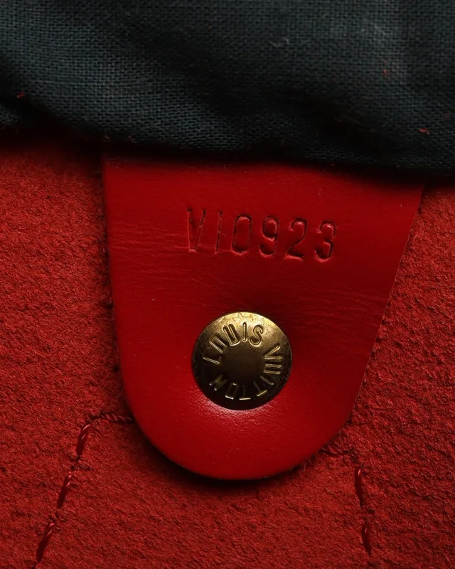 Louis Vuitton Epi Speedy 25 Bag in Leather from A Retro Tale, photo 10 of 12