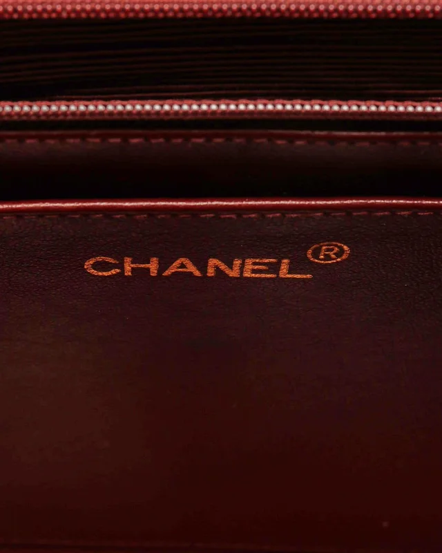 Chanel Classic Maxi Single Flap Bag in Lambskin from A Retro Tale, photo 10 of 12