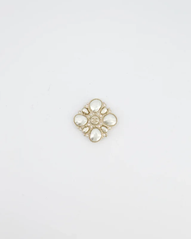 Chanel Champagne Gold Pearl and Crystal Brooch with CC Logo in Gold from Sellier, photo 8 of 9