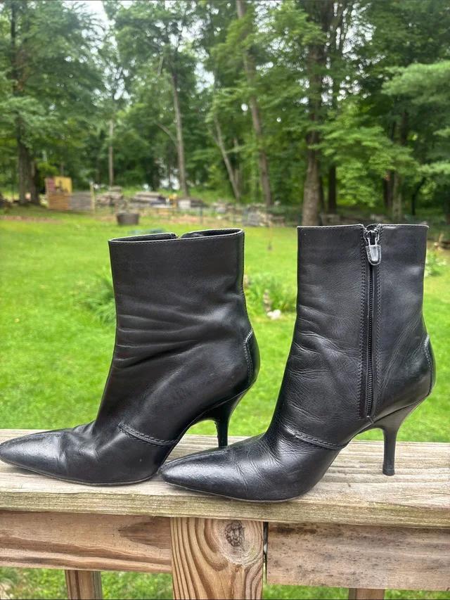 Tod's Womens Black Leather Pointed-Toe Ankle in black Leather from Poshmark