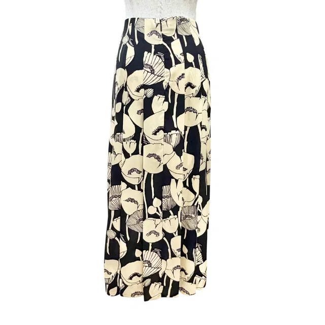 Gucci Silk 100% Poppy Flower All Over Print Long Pleated Skirt Beige Black 38 in Black Silk from The Reluxe