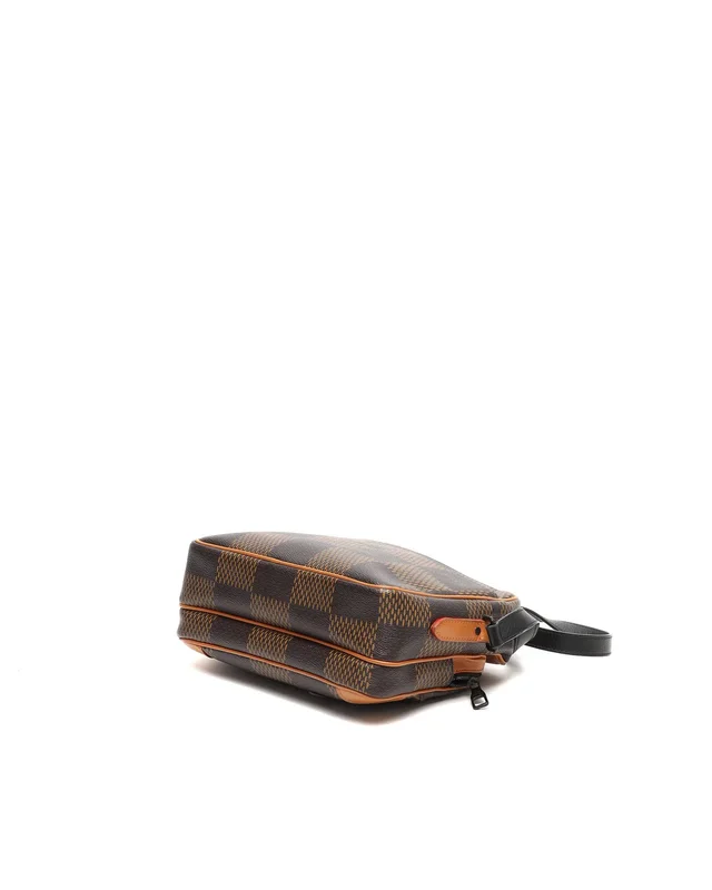 Louis Vuitton x Nido Giant Damier Ebene Monogram Nil Messenger Bag in Brown Coated canvas from A Retro Tale, photo 4 of 8