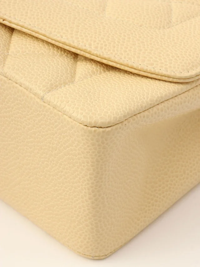 Chanel Circa 1992 Caviar Skin Diana Flap Chain Bag 25cm Beige in Beige Caviar leather from VINTAGE QOO TOKYO, photo 9 of 14