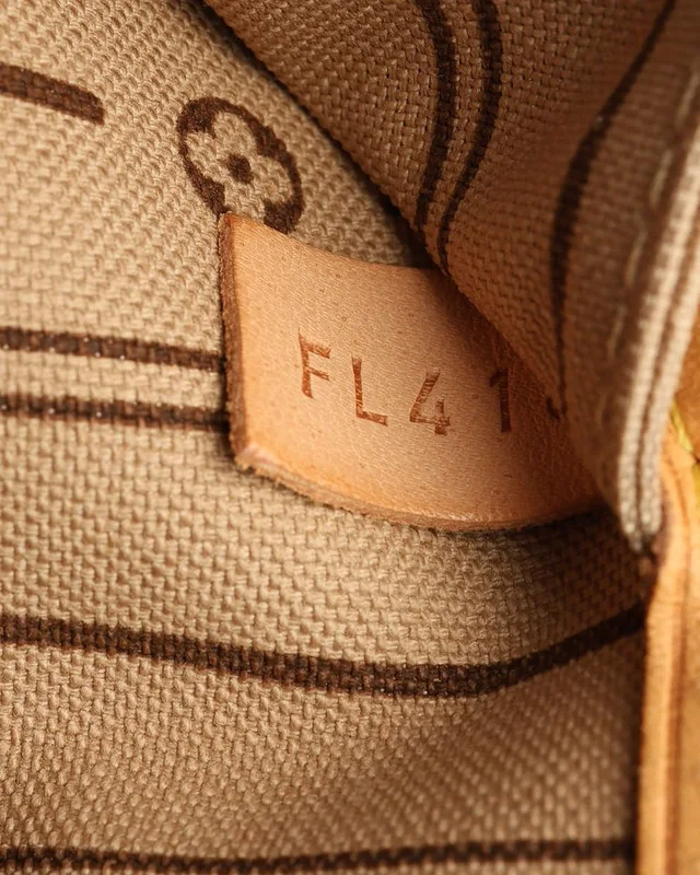 Louis Vuitton Monogram Neverfull GM Bag in Coated canvas from A Retro Tale, photo 8 of 9