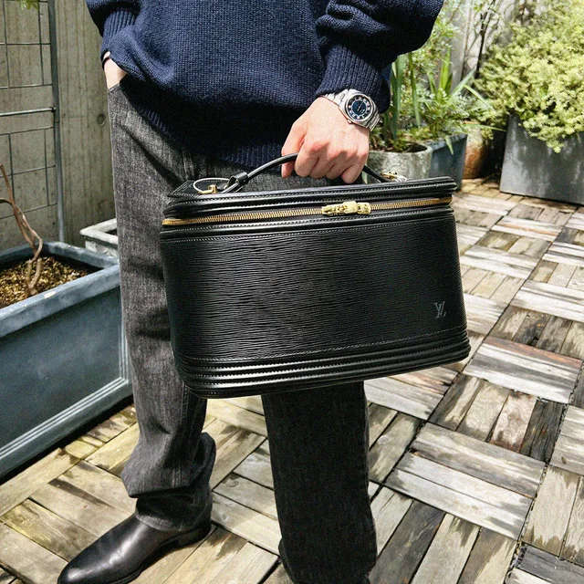Louis Vuitton 1996 Epi Nice Noir in Black Leather from VINTAGE QOO TOKYO