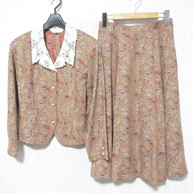 Burberry Burberrys Vintage Paisley Pearl Button Setup from LuxUness