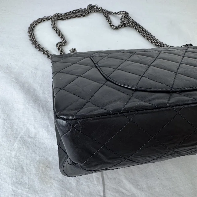 Chanel 2.55 Reissue Old Medium Bag in aged calfskin, Metal from Reowned, photo 8 of 12