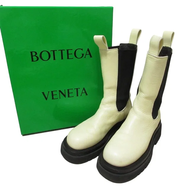 Bottega Veneta leather boots in Leather from LuxUness