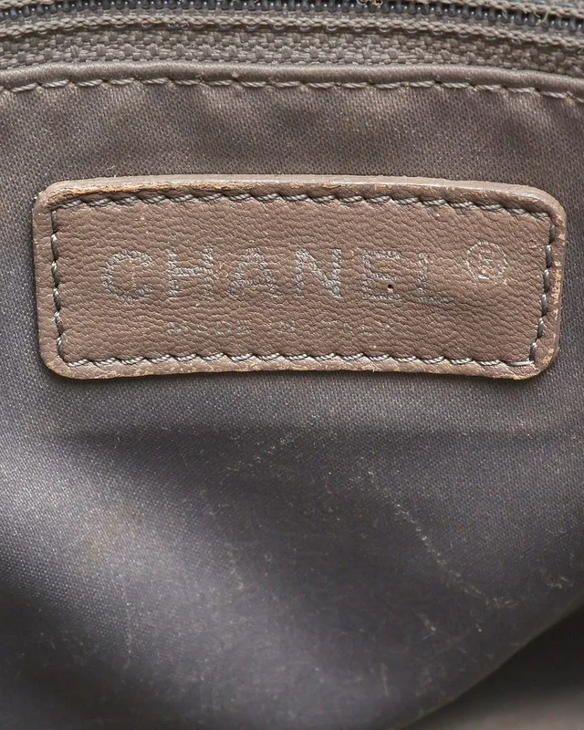 Chanel Caviar Grand Shopping Tote Bag in Caviar leather from A Retro Tale, photo 7 of 9