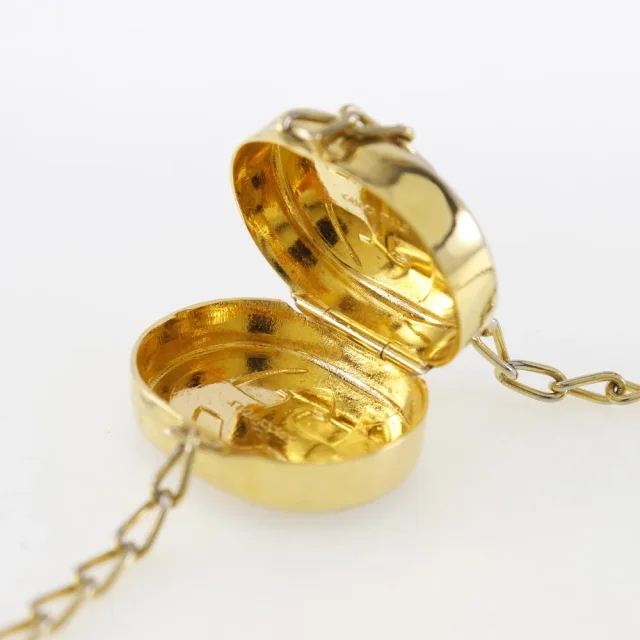 Gucci Plated Locket Necklace in Gold Gold-plated metal from LuxUness, photo 5 of 9