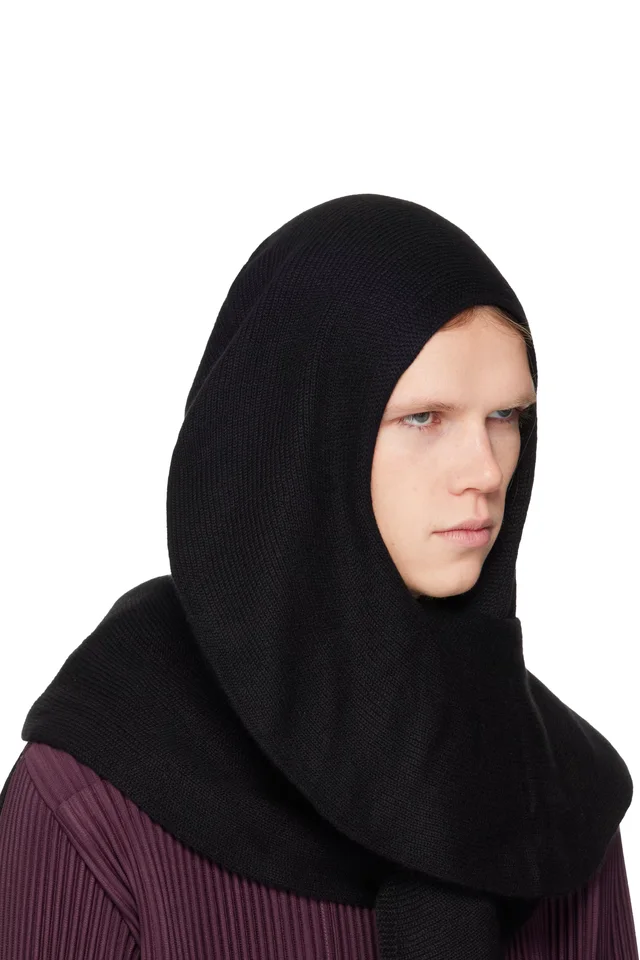 HOMME PLISSÉ ISSEY MIYAKE Black Cashmere Winter Gear Scarf, photo 2 of 4 from SSENSE
