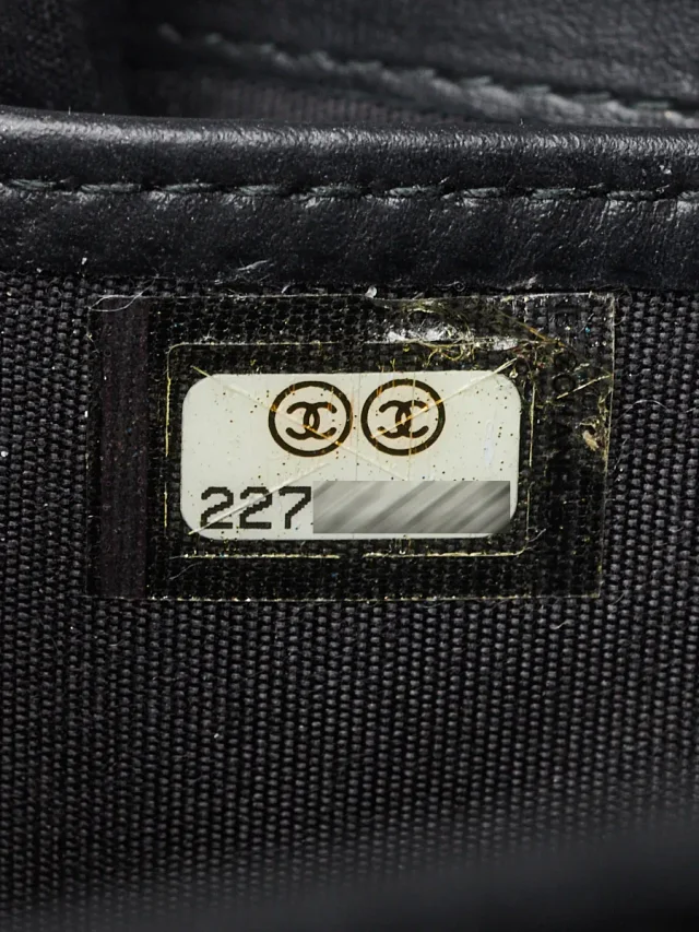 Chanel Black Quilted Caviar Leather CC Bifold Wallet in Black Caviar leather from Yoogis, photo 8 of 8