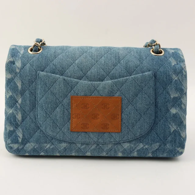Chanel 2019年代頃製 Denim CC Turn Lock Chain Shoulder Bag Indigo from VINTAGE QOO TOKYO, photo 2 of 18