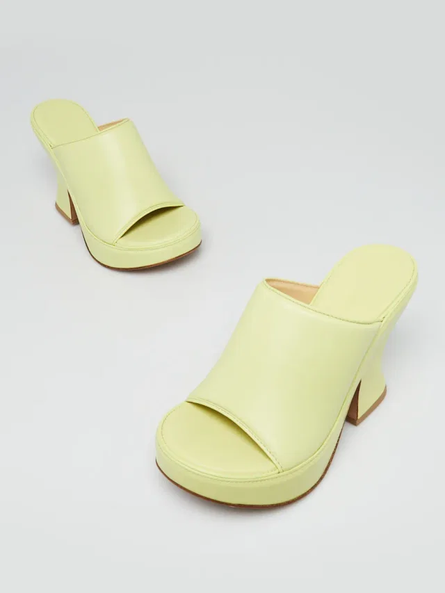 Bottega Veneta Acid Green Leather Macaroon Platform Slide Sandals Size 5. /36 in Green Leather from Yoogis