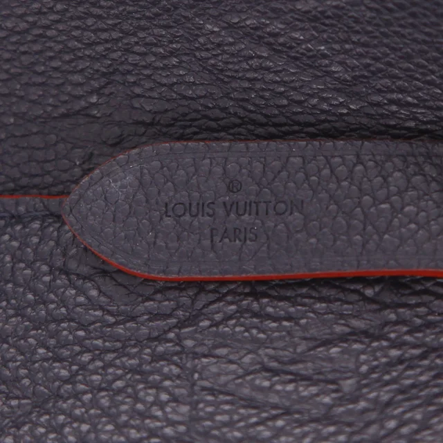Louis Vuitton NeoNoé handbag in Navy Leather from Collector Square, photo 4 of 5