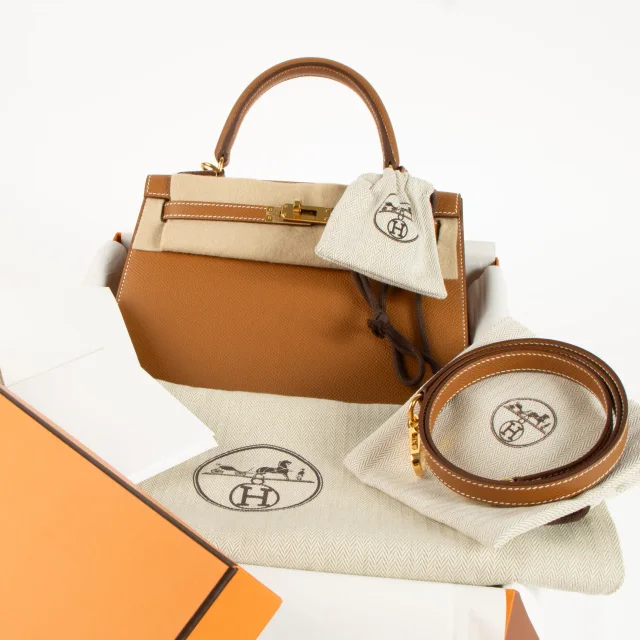Hermès Kelly 25 Gold Epsom GHW in Gold Epsom leather from Labellov, photo 2 of 5