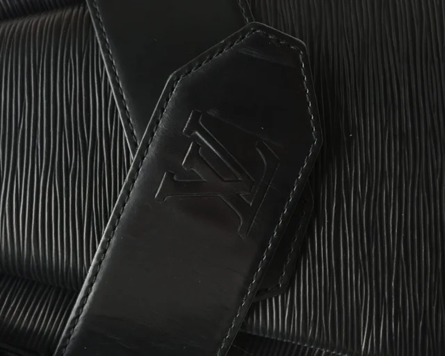 Louis Vuitton Epi Sac d'Epaule GM Shoulder Bag from A Retro Tale, photo 6 of 11