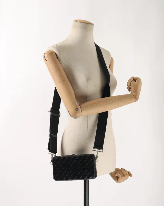 Bottega Veneta Knot Spazzolato Intrecciato Mini Crossbody Bag in Woven leather from A Retro Tale, photo 8 of 8