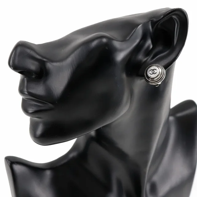 Chanel Coco Mark Metal Earrings Silver 99P in Silver Others from LuxUness, photo 2 of 8