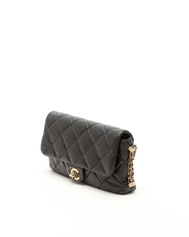 Chanel 19 Medium Shoulderbag in Leather from A Retro Tale, photo 2 of 11