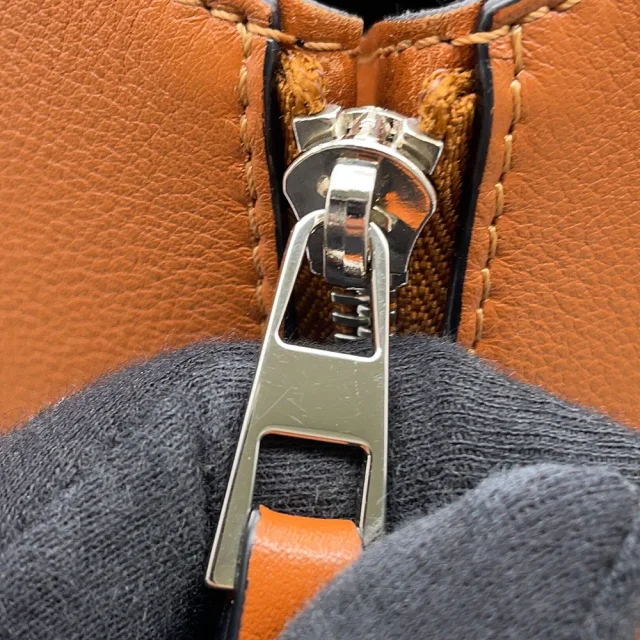Loewe hammock Brown387.30.S35 Leather Size Small in Leather from GALLERY RARE, photo 13 of 18