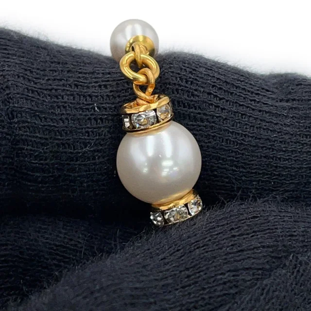 Chanel CC Logo Heart Necklace Gold Plated Faux Pearl Rhinestone in Gold from GALLERY RARE, photo 8 of 12