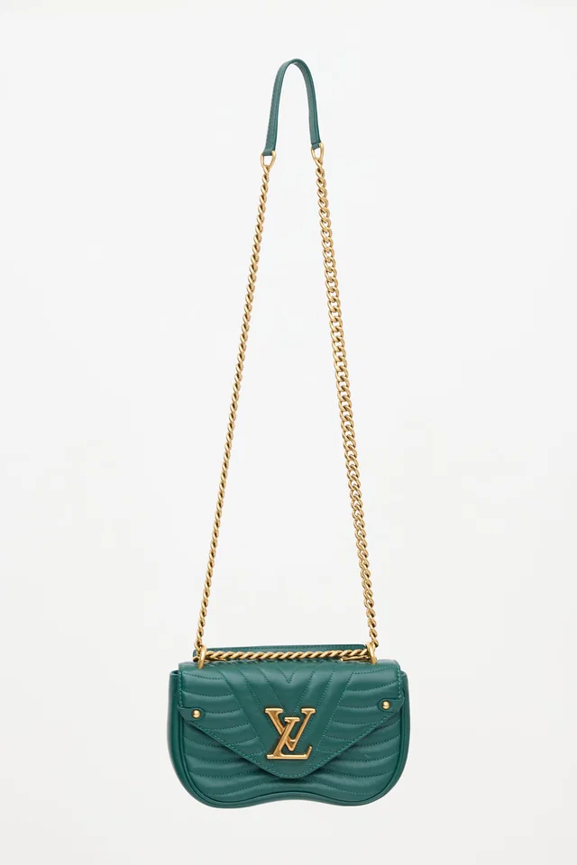 Louis Vuitton 2018 Leather New Wave Chain Bag in Leather from VSP Consignment