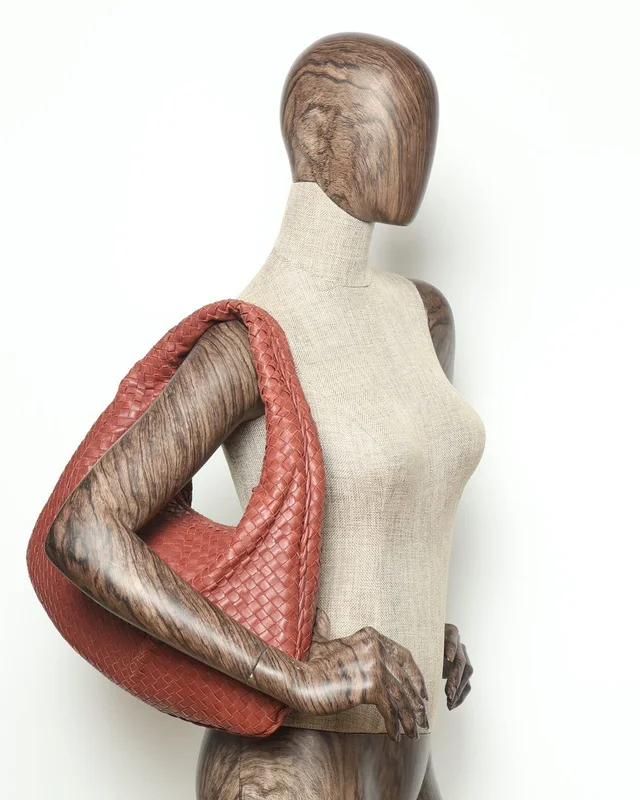 Bottega Veneta Large Intrecciato Hobo Bag in Woven leather from A Retro Tale, photo 10 of 10