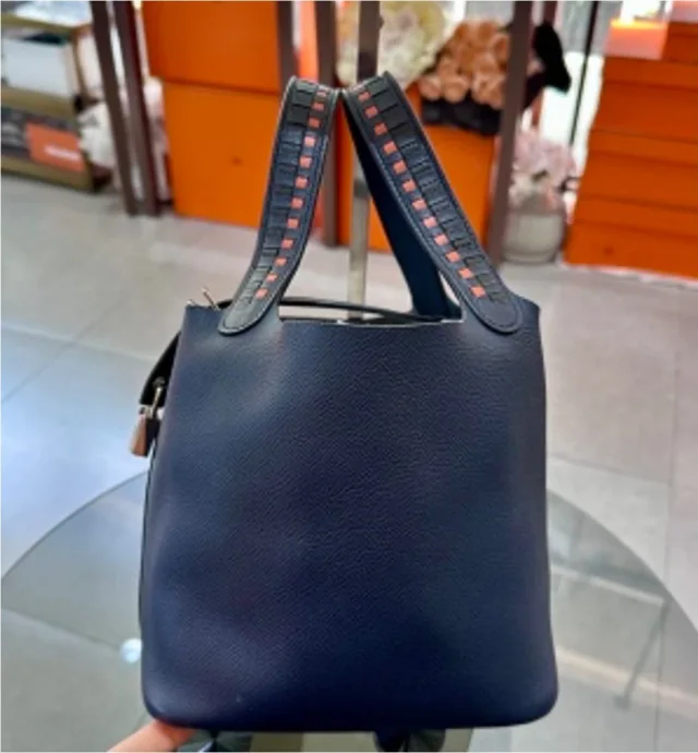 Hermès woven handle shopping basket, 18 C-shaped. in Woven leather from Luxury Promise, photo 1 of 1