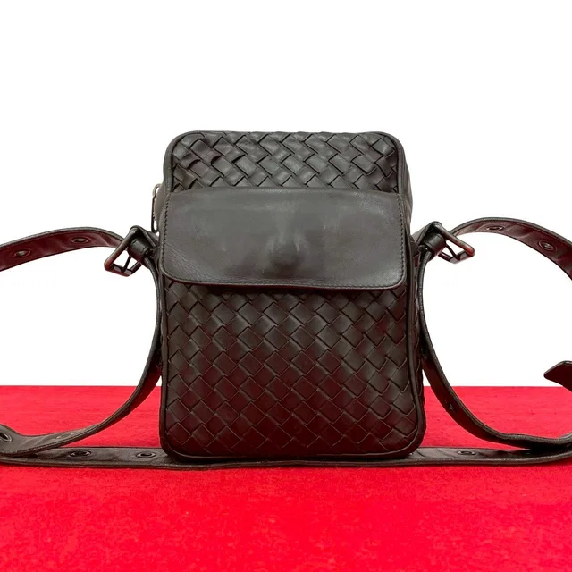 Bottega Veneta Leather Shoulder Bag in Leather from LuxUness