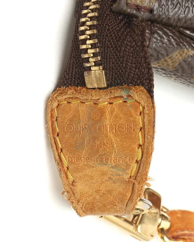 Louis Vuitton Monogram Pochette Accessoires Bag in Coated canvas from A Retro Tale, photo 6 of 8
