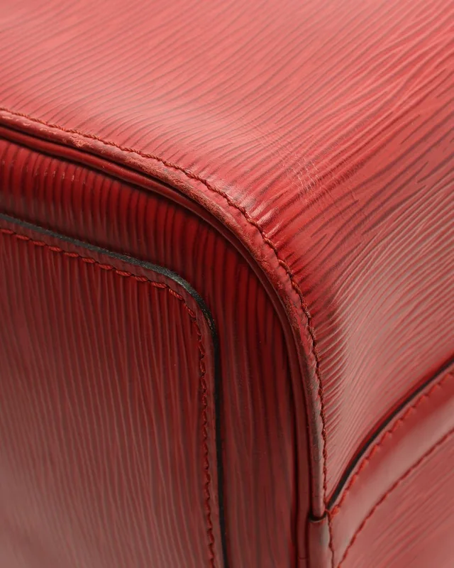 Louis Vuitton Epi Speedy 25 Bag in Leather from A Retro Tale, photo 6 of 12