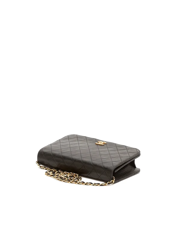 Chanel Classic Medium Full Flap Bag in Leather from A Retro Tale, photo 4 of 8