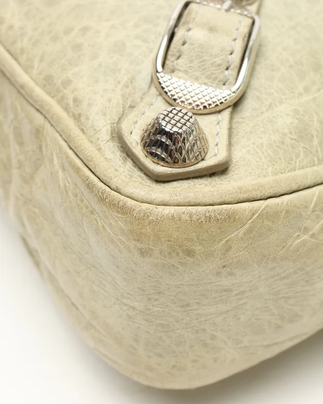 Balenciaga Giant Hip Crossbody Bag in Leather from A Retro Tale, photo 6 of 10