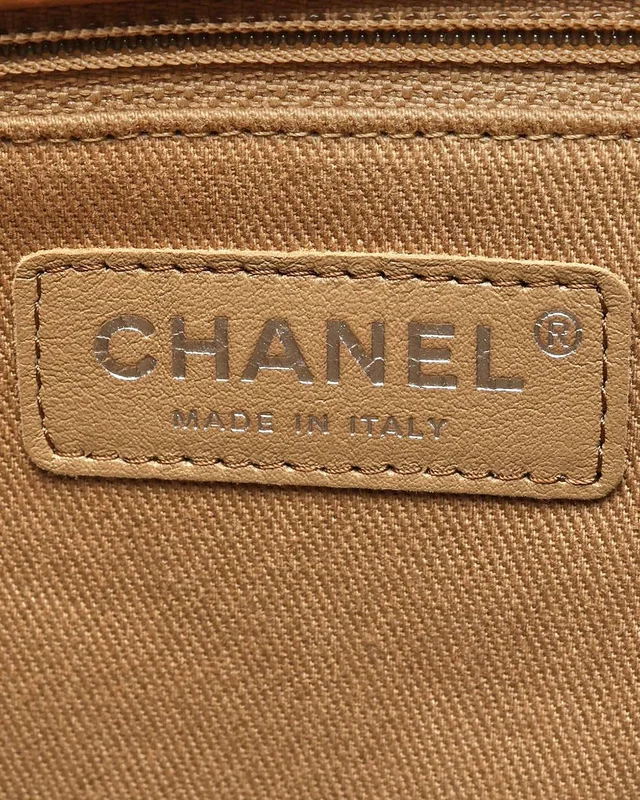Chanel Stitch It Fold Over Shoulder Bag in Leather from A Retro Tale, photo 8 of 10
